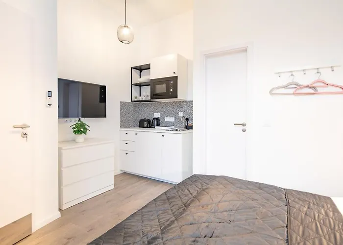 Extreme Central - Modern Mini Studio